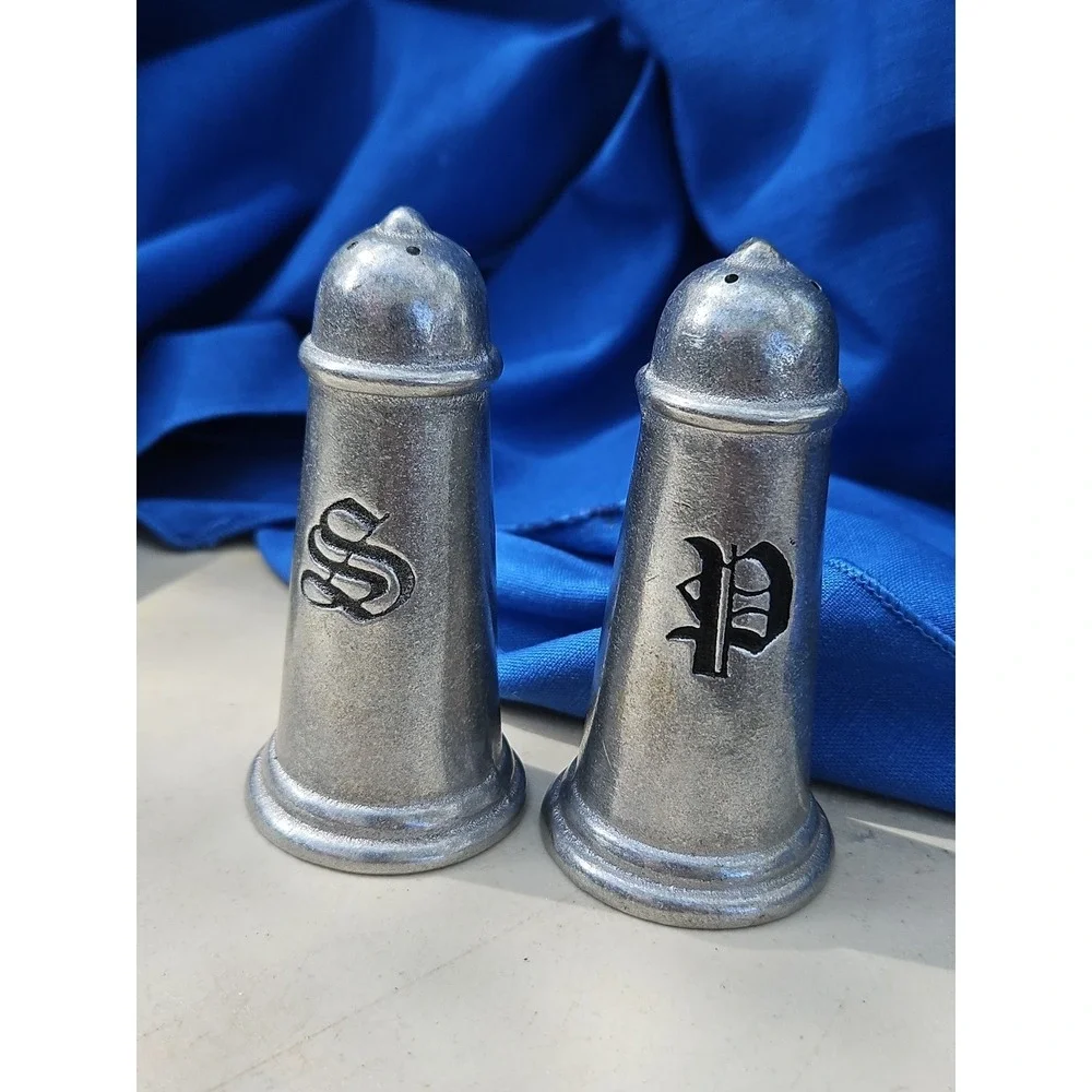 Vintage Pewter WILTON Armetale Salt & Pepper Shakers Plough Tavern Old World 4